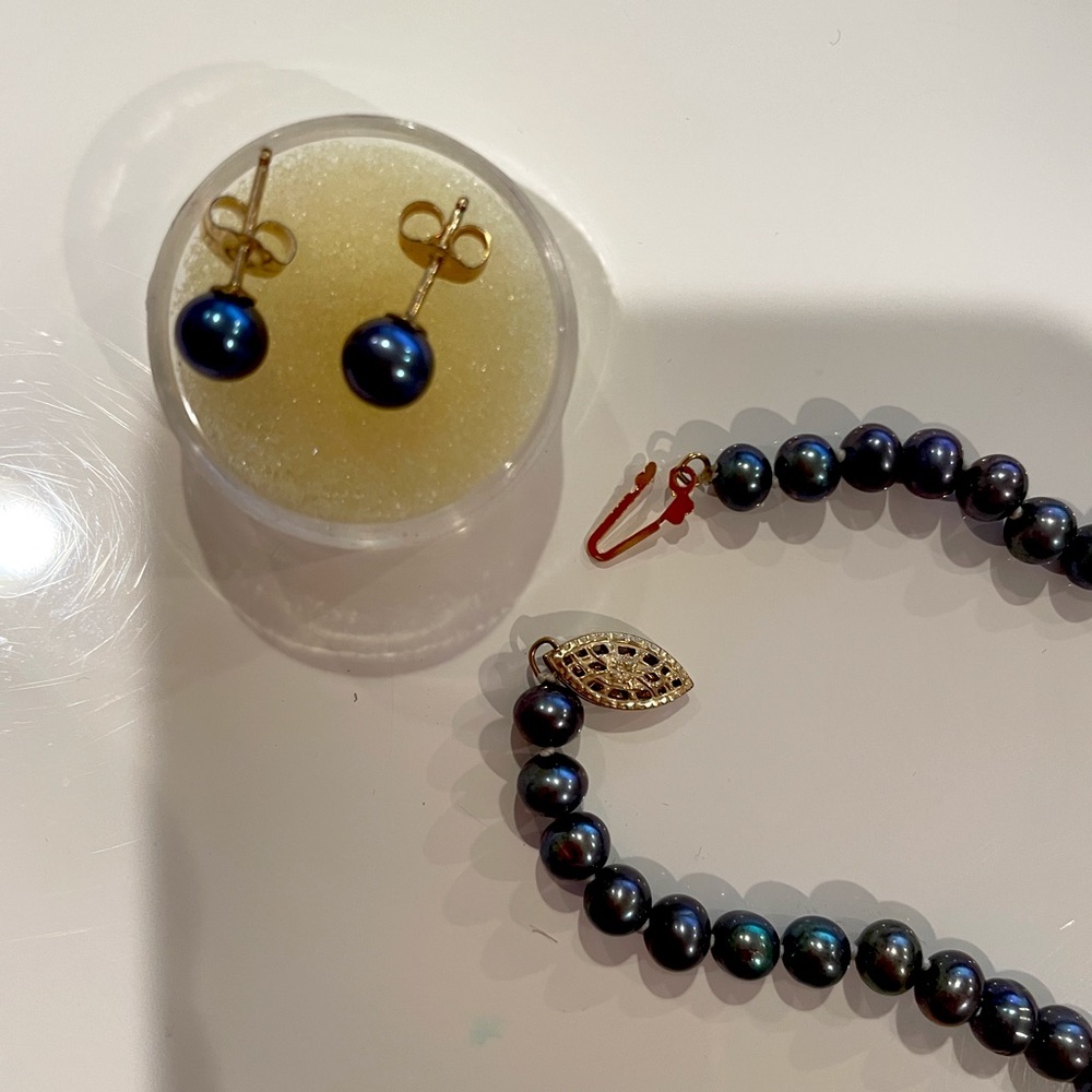 AUTHENTIC BLACK PEARL NECKLACE w BONUS PEARL STUD EARRINGS- 16”